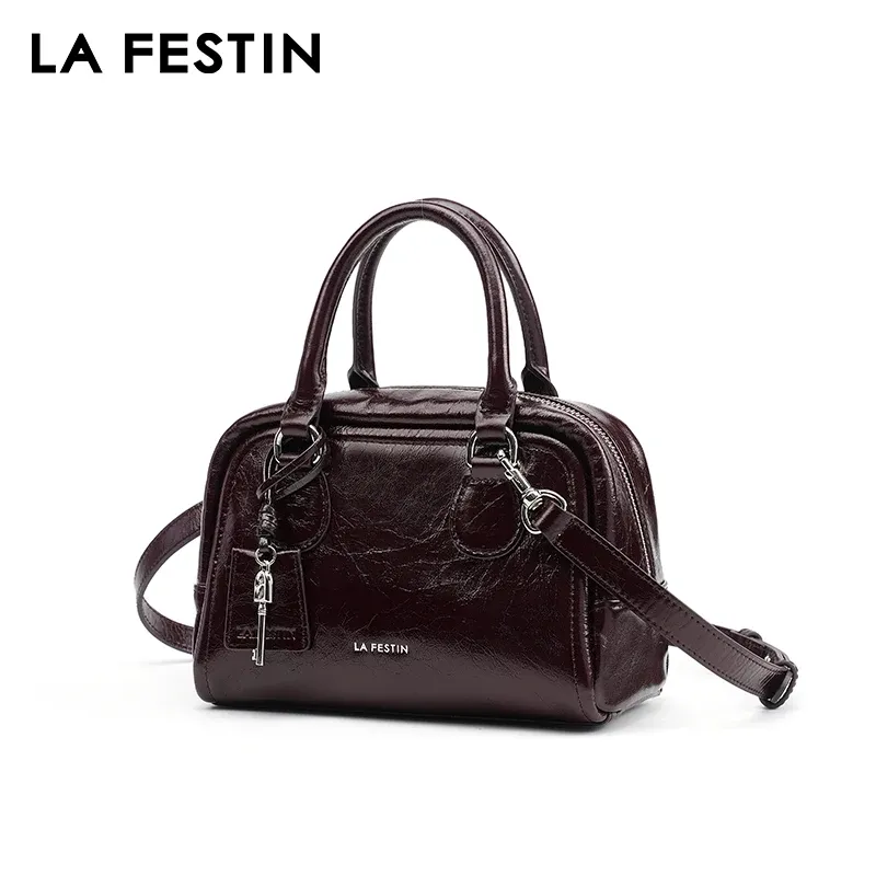 תיק כתף־קרוסבודי מרובע מעור בקר LA FESTIN