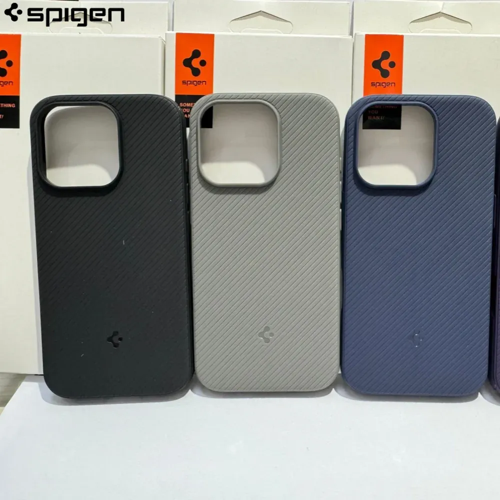 כיסוי TPU מגנטי מט מבית Spigen לאייפון 17 Pro Max