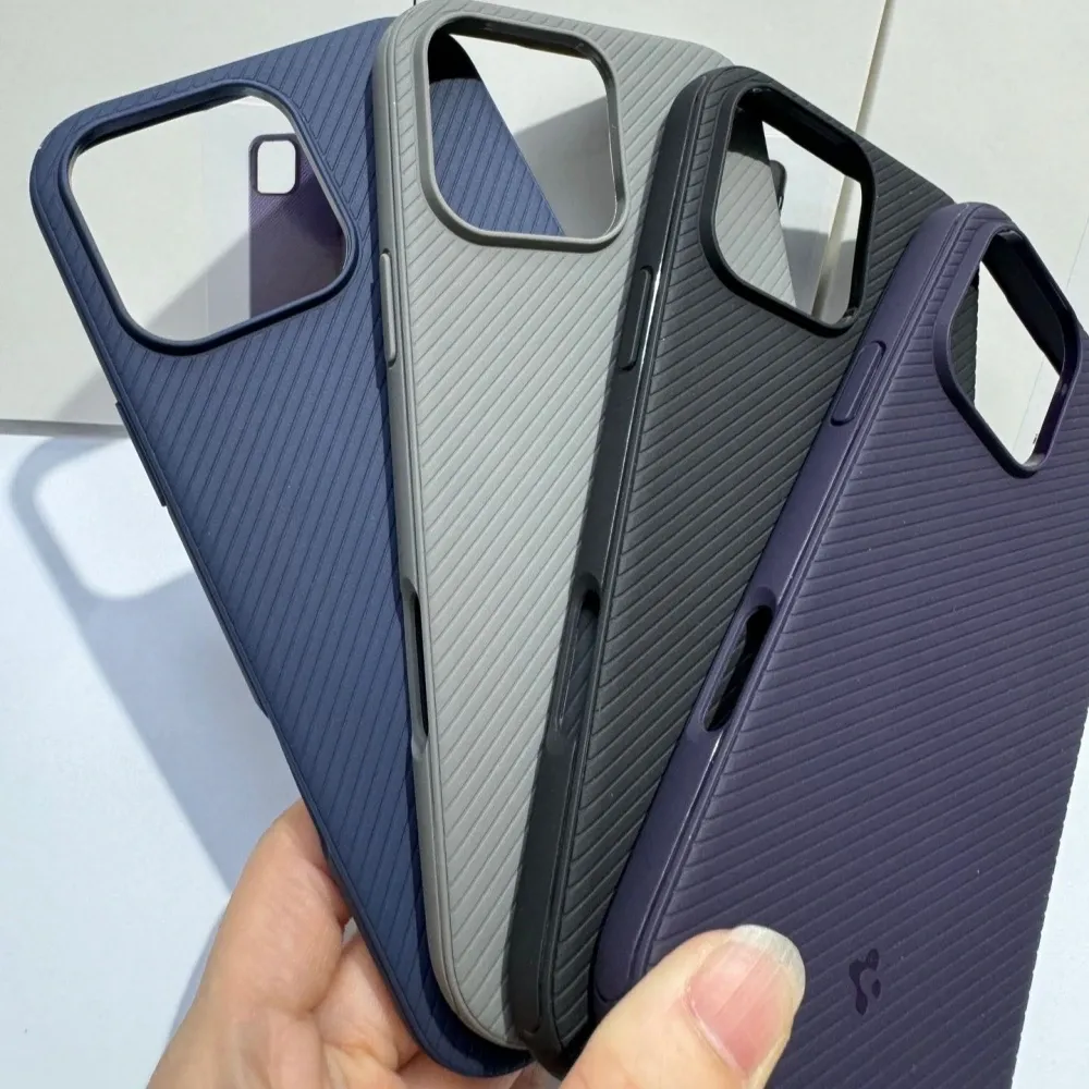 כיסוי TPU מגנטי מט מבית Spigen לאייפון 17 Pro Max