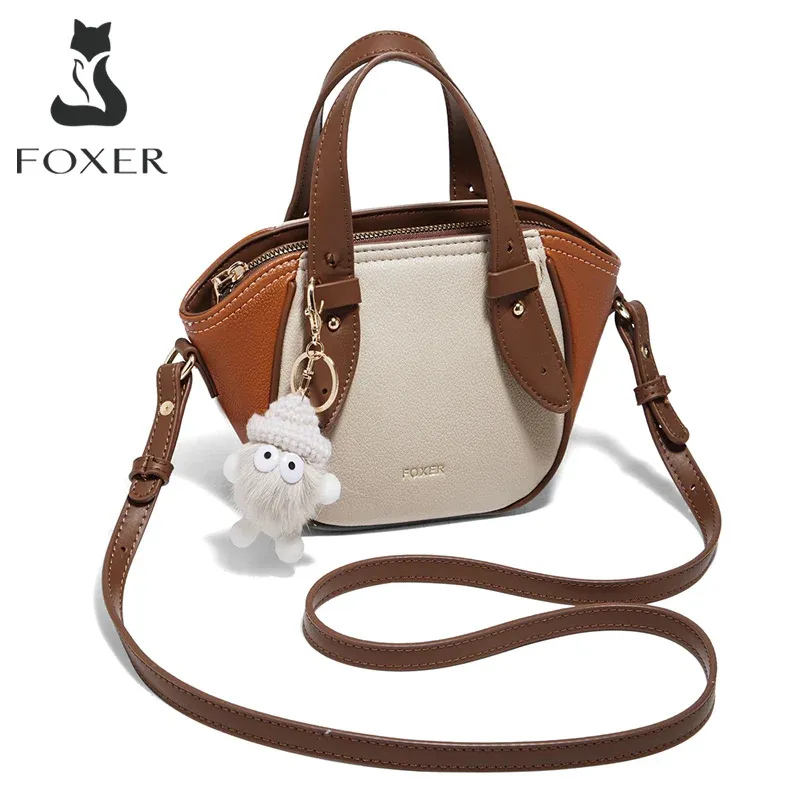 תיק צד קלאסי לנשים מבית FOXER עם חלוקה פנימית