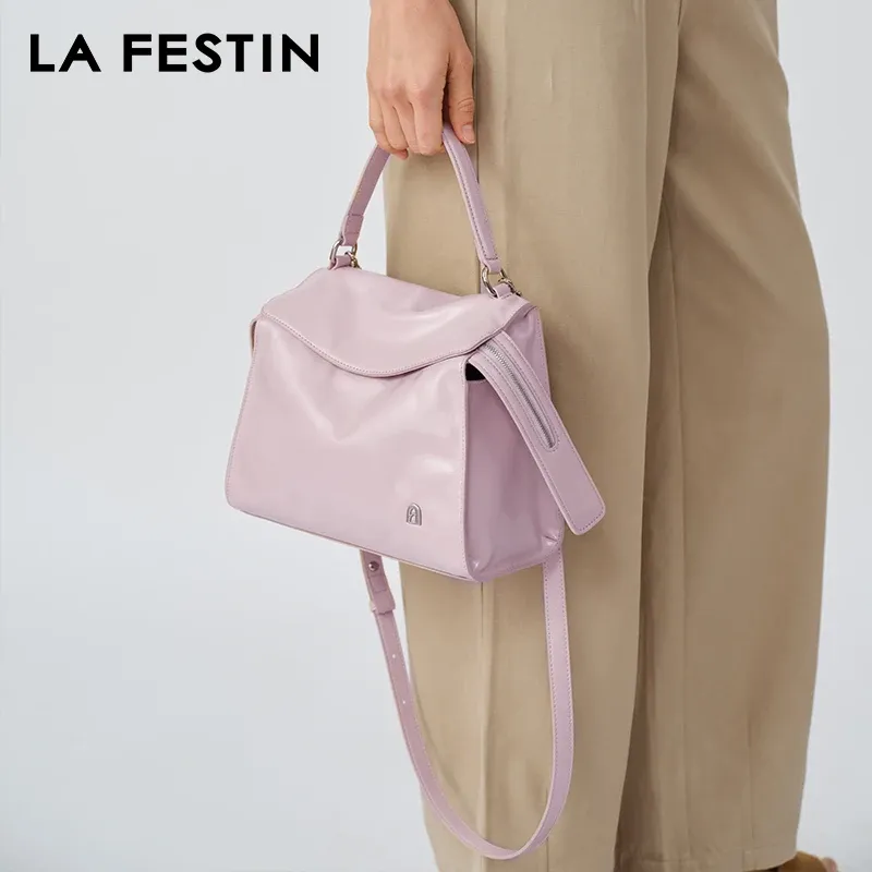 תיק כתף־קרוסבודי מעור אמיתי LA FESTIN בגימור רך